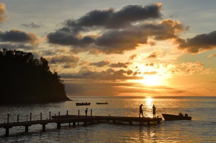 Caraïbes, Ile de la Dominique, Toucari Bay au nord de Portsmouth, débarquement au ponton