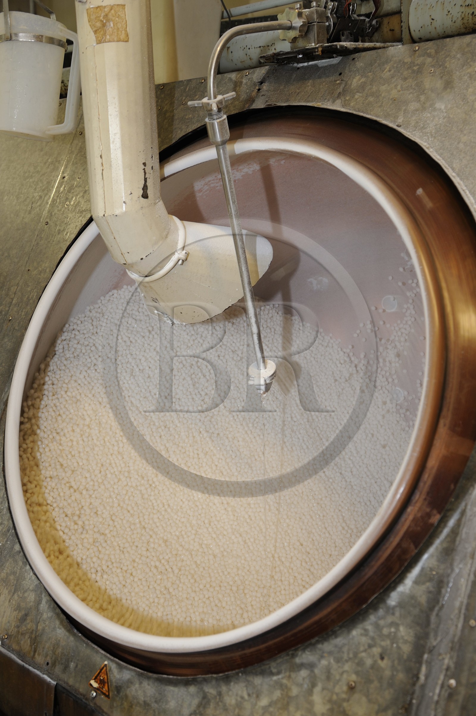 France, Côte d'Or (21), Flavigny-sur-Ozerain, la fabrique des Anis de Flavigny dans l'ancienne abbaye bénédictine