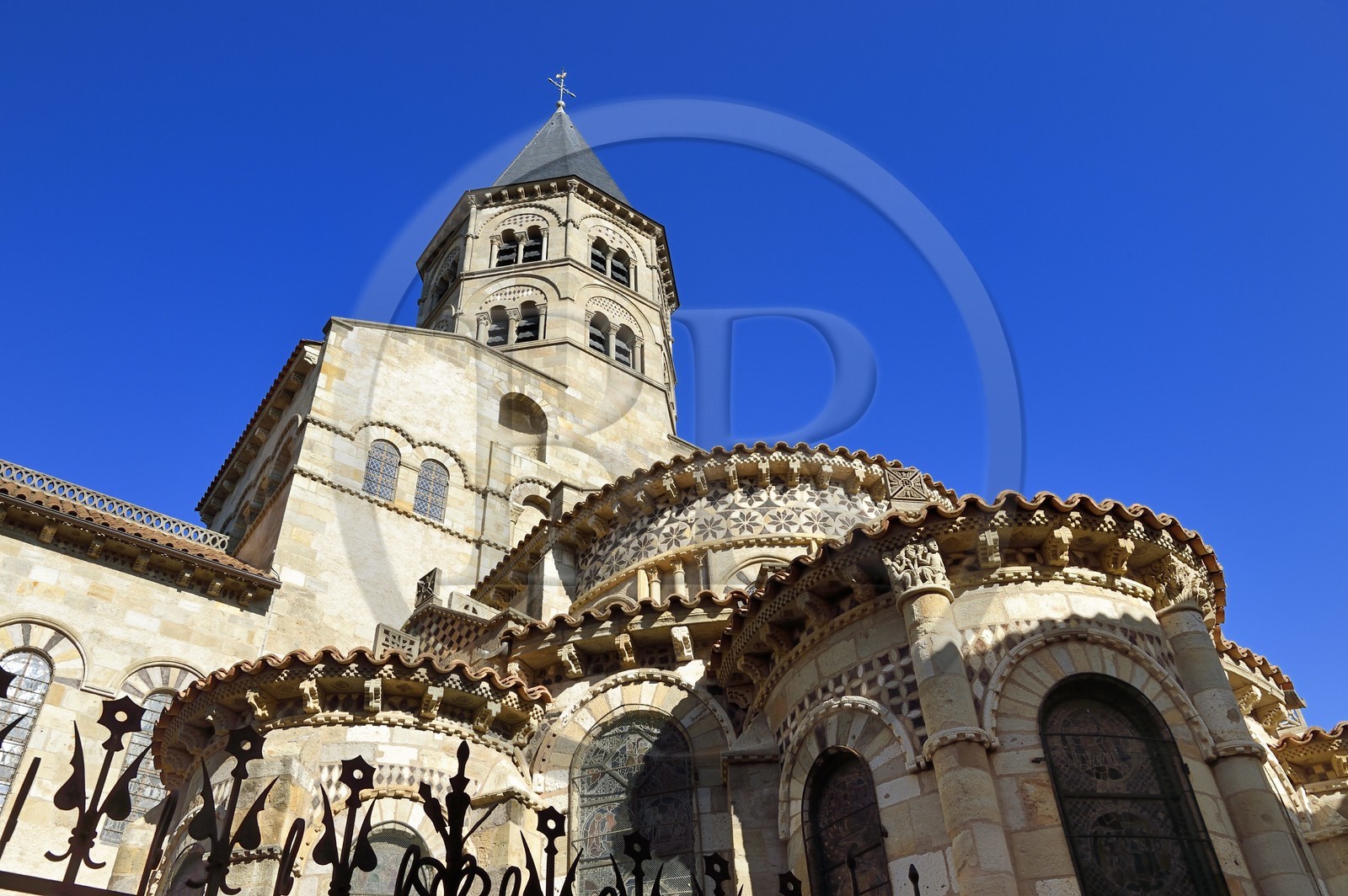 France, Puy-de-Dôme (63), Clermont-Ferrand, basilique Notre-Dame-du-Port de style roman auvergnat, classée Patrimoine Mondial de l'UNESCO au titre des Chemins de Saint-Jacques-de-Compostelle en France