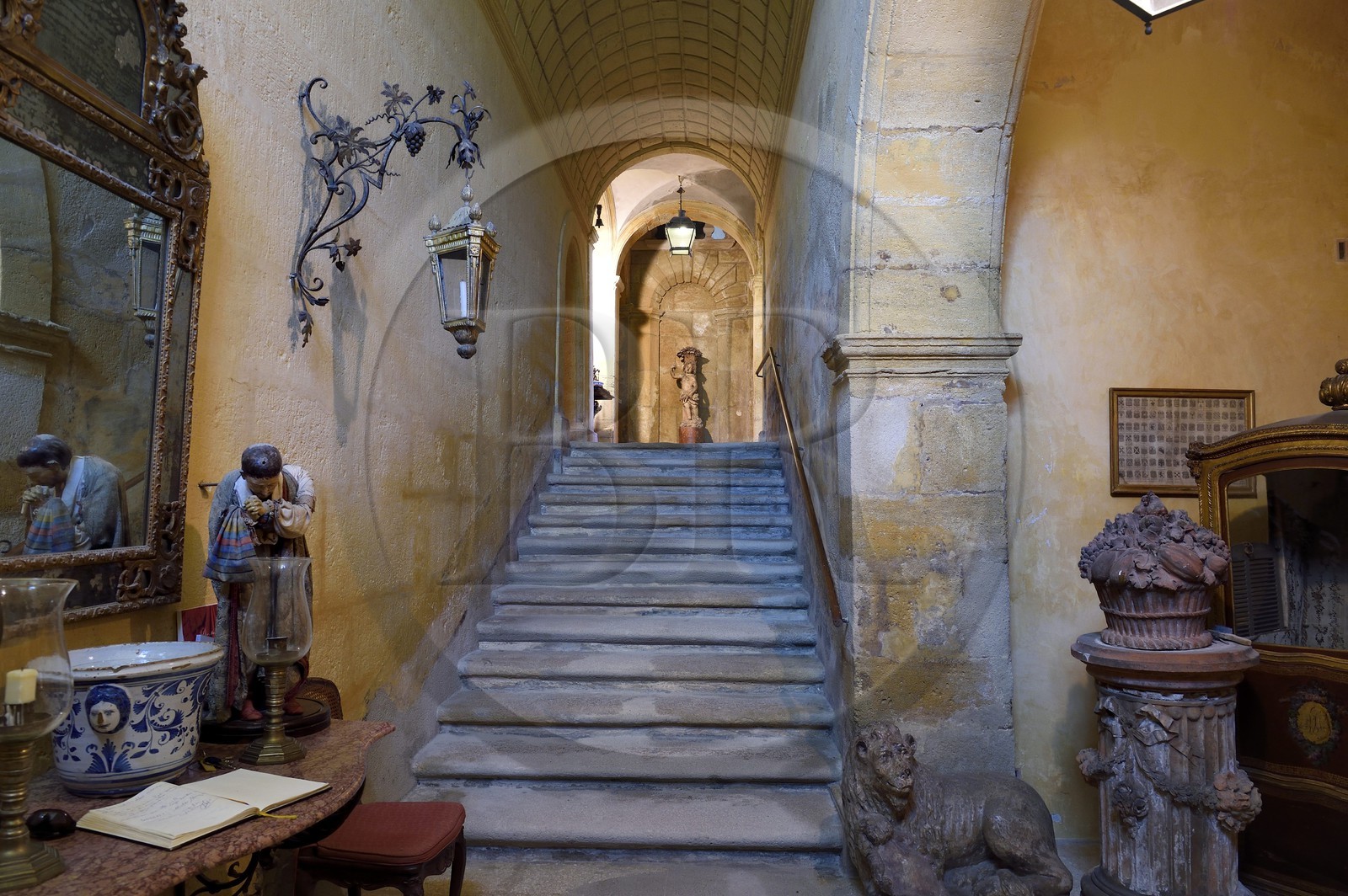 France, Vaucluse (84), Parc Naturel Regional du Luberon, Ansouis, labellisé Les Plus Beaux Villages de France, le chateau d'Ansouis