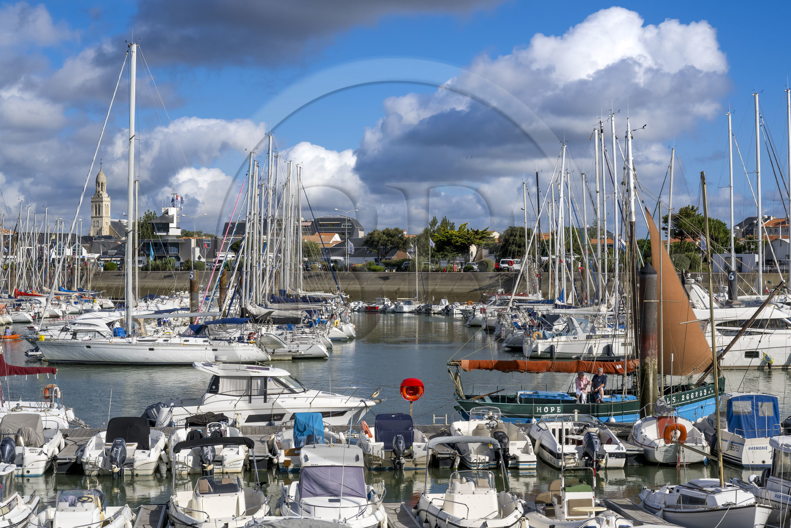 France, Vendée (85), Saint-Gilles-Croix-de-Vie, le voilier le Hope dans le port, un ancien caseyeur devenu bateau patrimoine géré par l'association Suroit