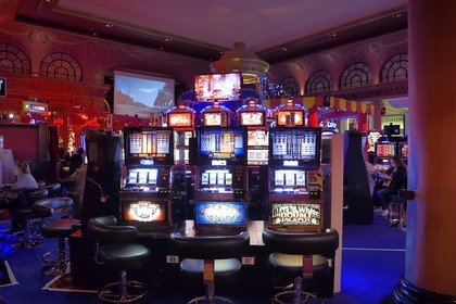 France, Calvados (14), Pays d'Auge, Deauville, Casino Barriere de Deauville), les machines à sous ou bandit manchot