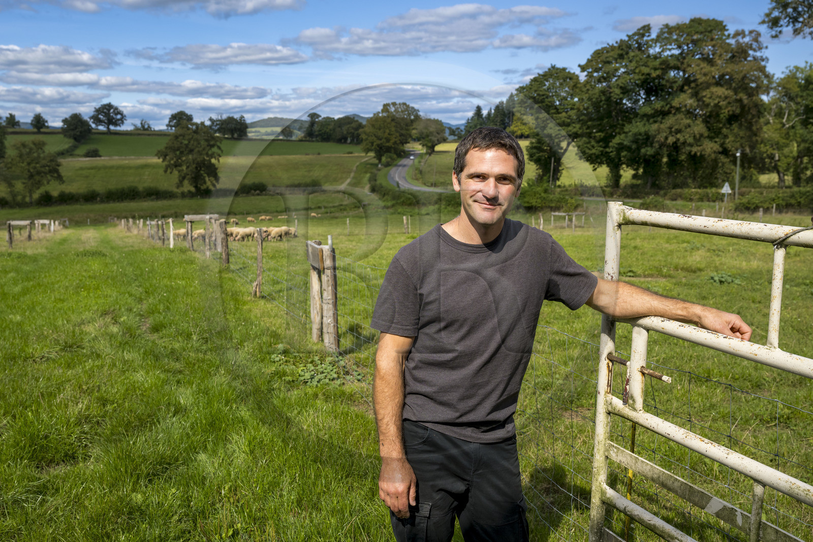 France, Nièvre (58), Parc naturel régional du Morvan, Millay, Ferme Les Prairies Gourmandes, l'agriculteur et éleveur Emmanuel Dumas
