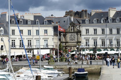 France, Morbihan (56), Golfe du Morbihan, Vannes, la Porte Saint Vincent au bout du port de plaisance