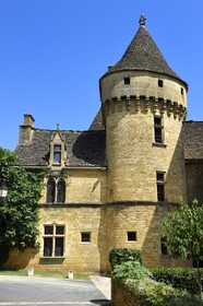 France, Dordogne (24), Périgord Noir, Saint-Geniès, le chateau du XVème siècle et l'église Notre-Dame de l'Assomption