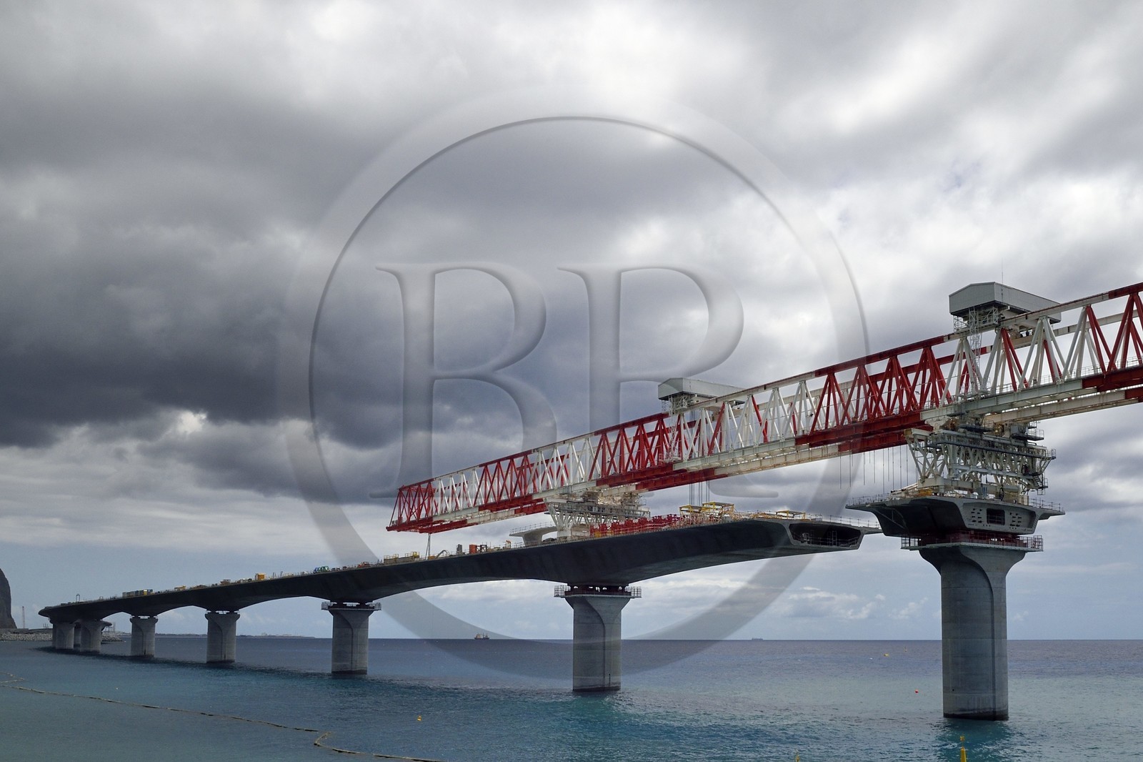 France, Ile de la Reunion, La Possession, chantier de la Nouvelle Route du Littoral (NRL), viaduc maritime long de 5,4 km entre la capitale Saint-Denis et le principal port de commerce à l’Ouest
