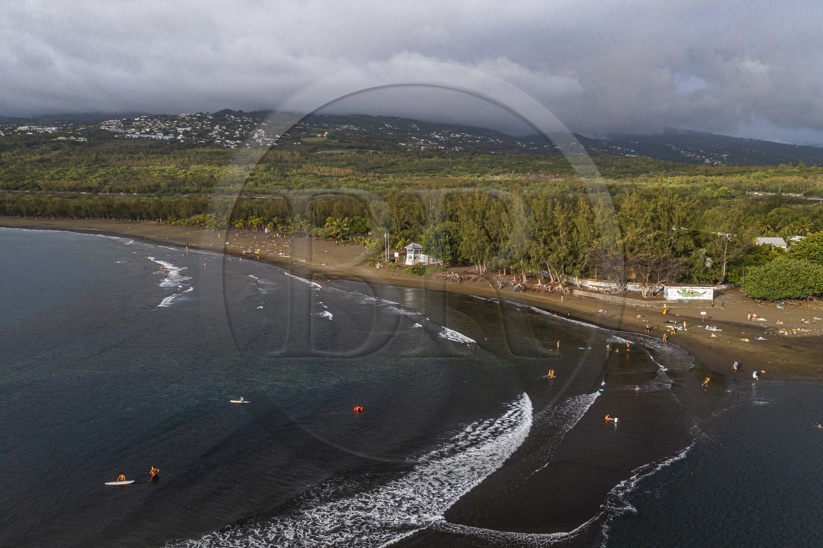 France, Ile de la Reunion, L'Etang Salé les Bains, la plage de sable noir (vue aérienne)