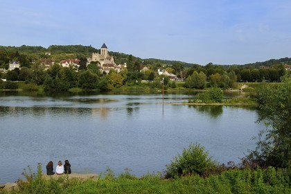 France, Val-d'Oise, Vetheuil village and its Notre Dame church painted by Claude Monet overlooking the Seine river
