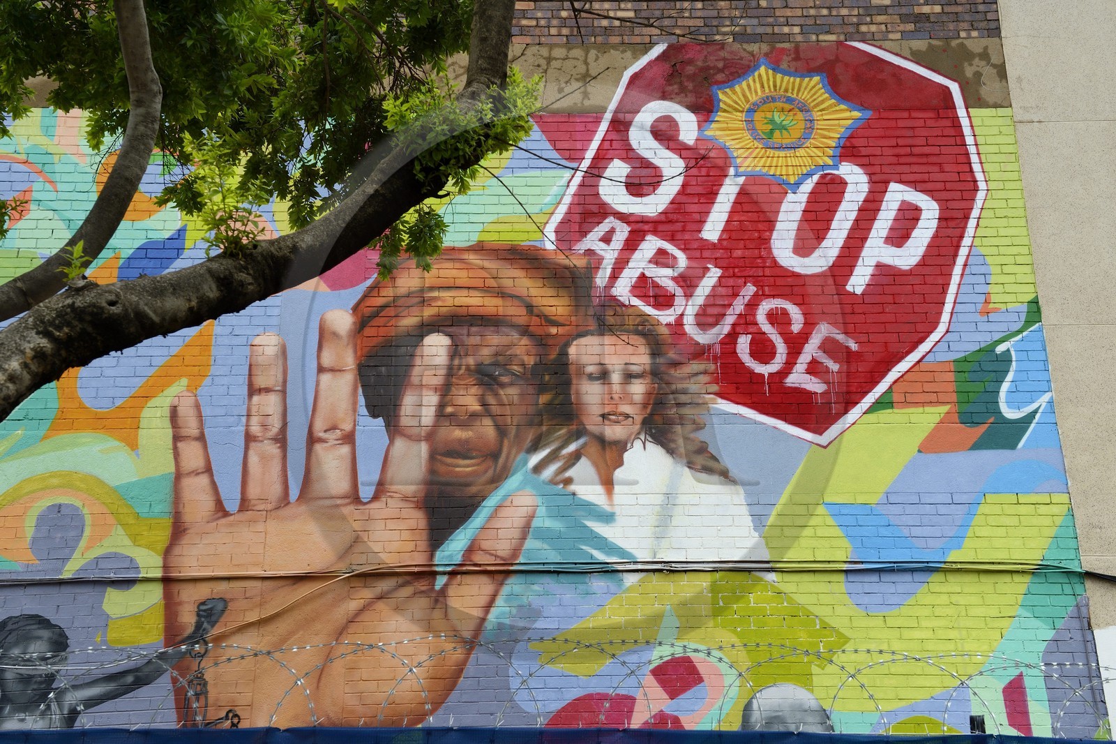 Afrique du Sud, province de Gauteng, Johannesburg, CBD (Central Business District), Newtown, peintures murales sur les murs des entrepots dans Miriam Makeba street