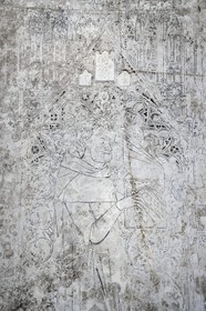 France, Seine-Maritime (76), Rouen, abbatiale Saint-Ouen (XIIème au XVème siècle), pierre tumulaire du XIVe siècle d'un des architectes de l'abbaye, dalle funéraire sous laquelle reposaient autrefois ses cendres