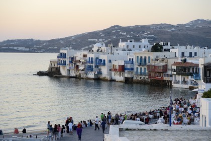 Grèce, Les Cyclades, mer Égée, île de Mykonos, Chora (Mykonos town), quartier de la petite Venise (Little Venice)