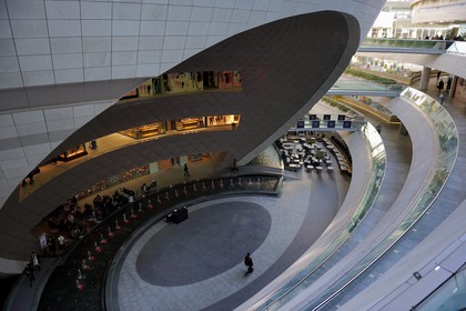 Turkey, Istanbul, Levent District, Kanyon Shopping Mall (Kanyon Alisveris Merkezi) by Jerde Partnership and Tabanlioglu architects firm, sphere with a multiplex cinema