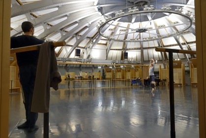 France, Paris (75), Opéra Garnier, une repetition sous la coupole de la grande rotonde, la plus grande salle de répétition Petipa est équipée d’un plateau à l’ita­lienne incliné