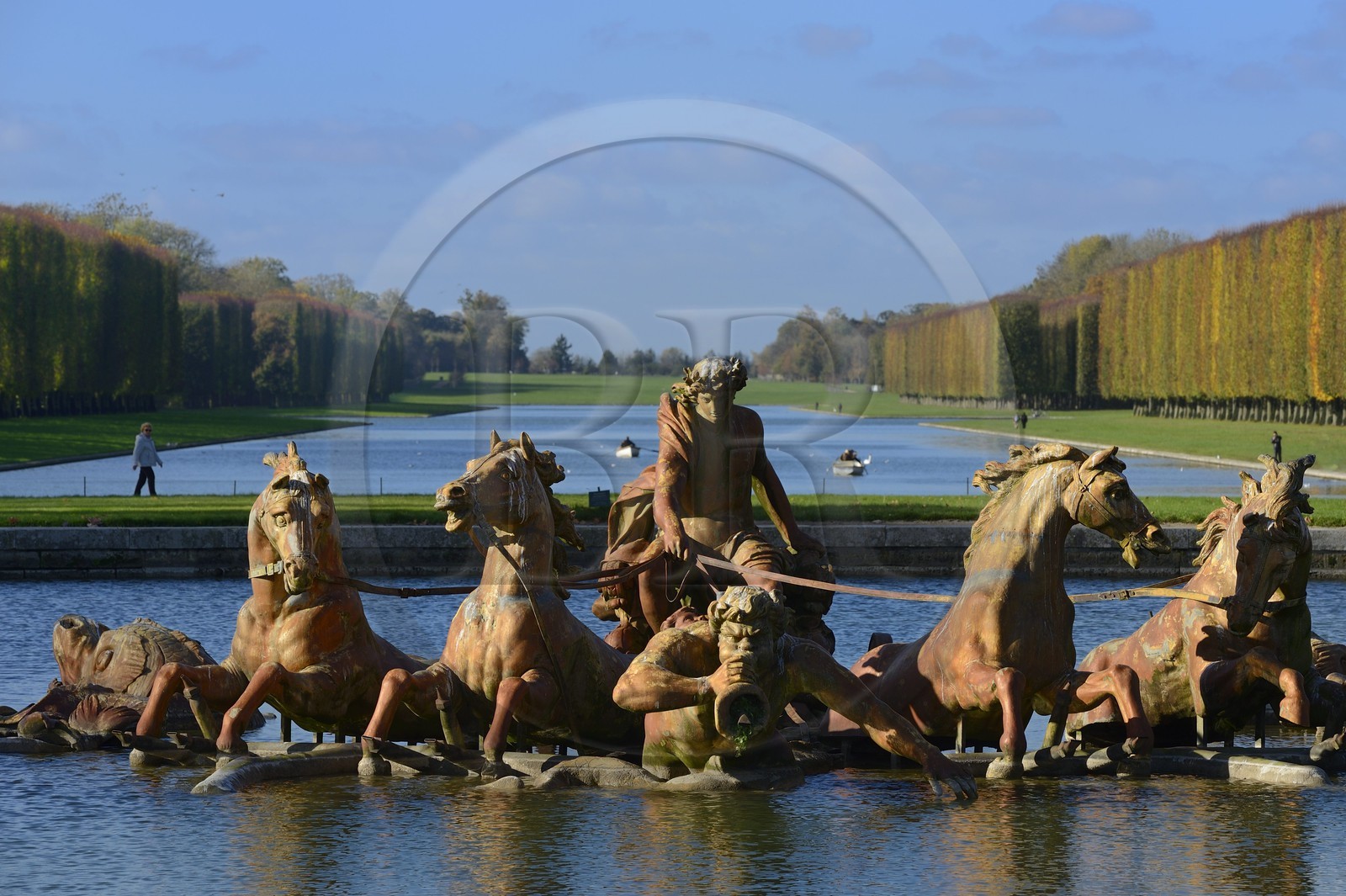 France, Yvelines (78), parc du château de Versailles, classé Patrimoine Mondial de l'UNESCO, le bassin d' Apollon et le Grand Canal