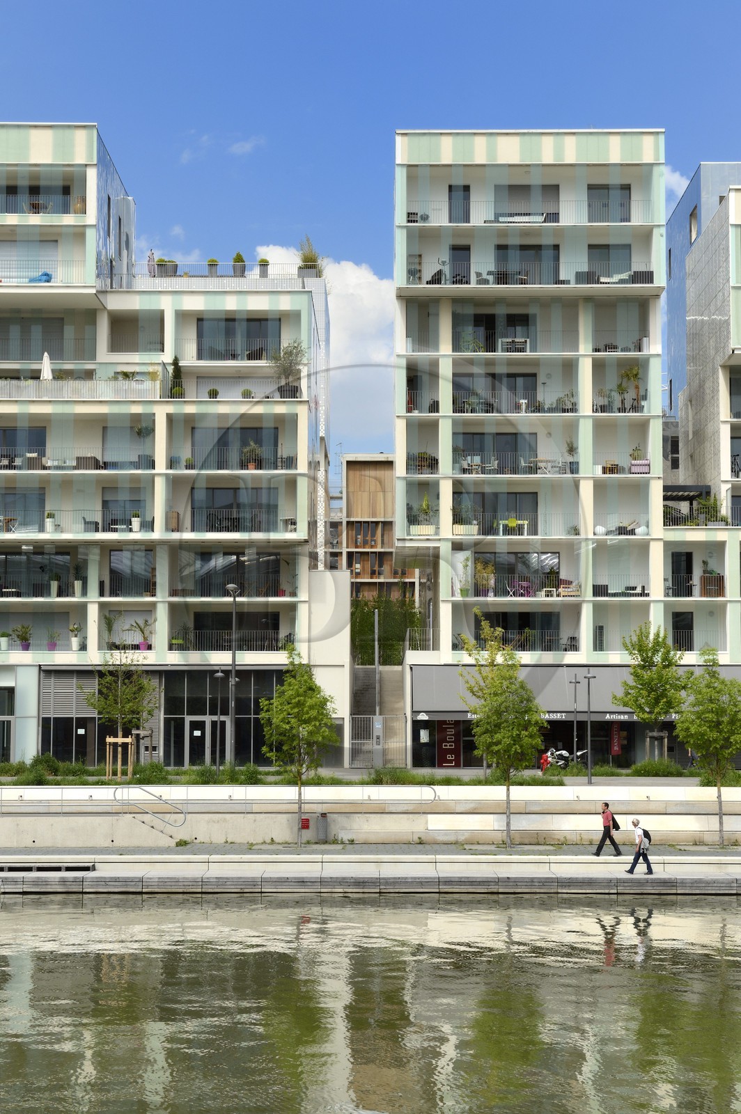 France, Rhone, Lyon, La Confluence new district in the South of the Presqu'ile (Peninsula), residential buildings quai Arles Dufour in front of the place nautique