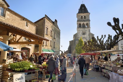 France, Dordogne, Périgord Vert, Thiviers, Saturday morning market on Place Foch