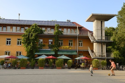 Germany, Baden-Wurttemberg, Freiburg im Breisgau, Vauban quarter, restaurant powered by solar energy