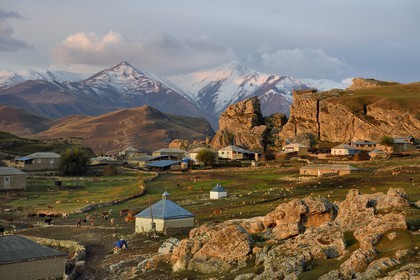 Azerbaïdjan, région de Quba (Guba), chaine de montagne du Grand Caucase, village de Giriz à l'aube