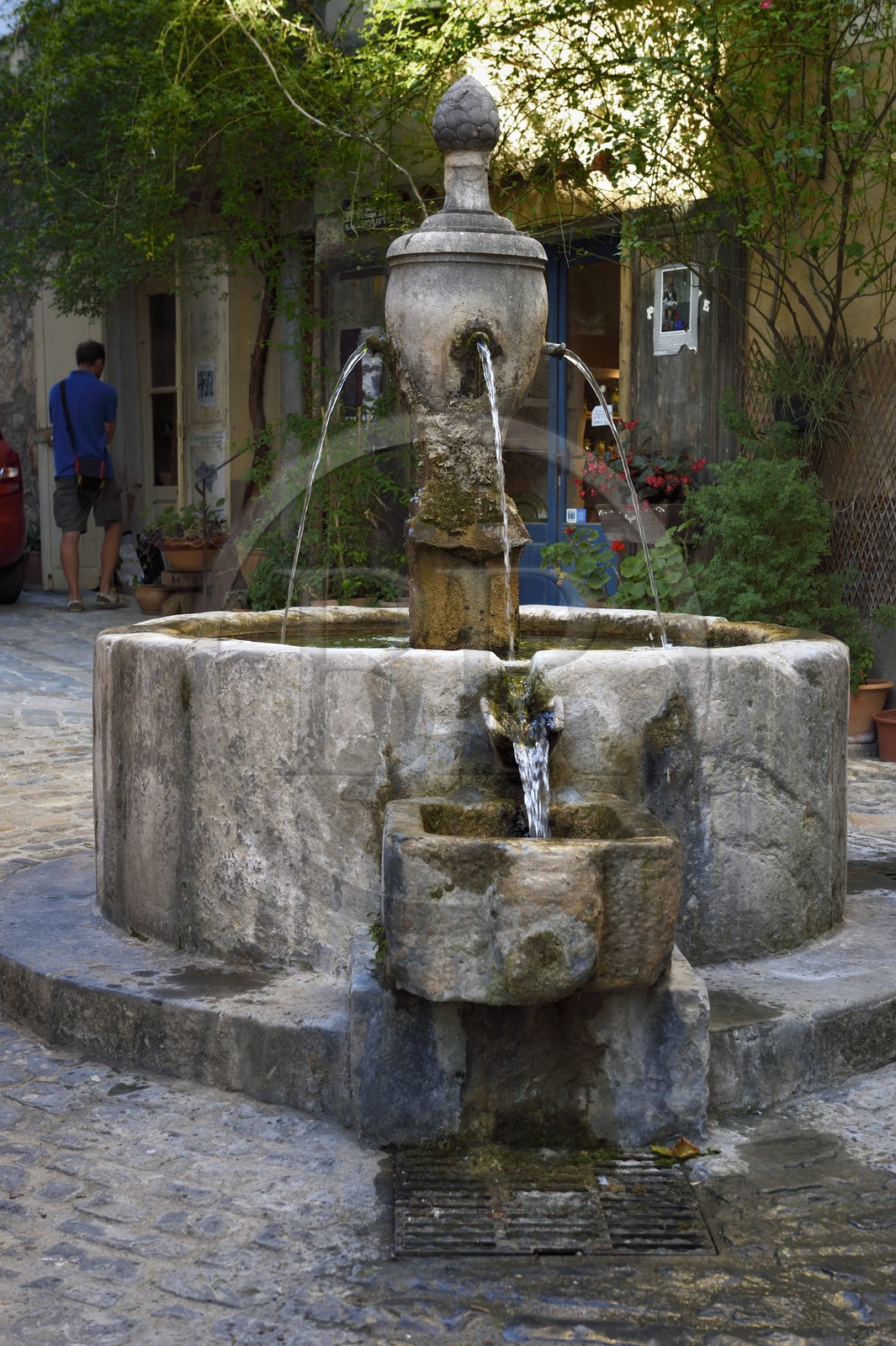 France, Var (83), La Dracénie, village de Bargemon, fontaine de la poissonnerie