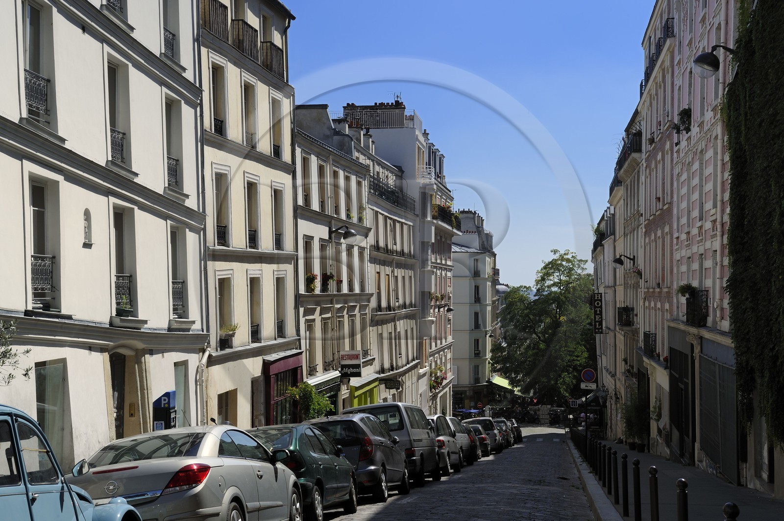France, Paris (75), la rue Paul Albert qui descend de la Butte Montmartre