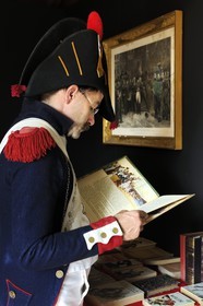 Italie, Ligurie, Sarzana, Napoleon Festival, lecture de livres dédiés à Napoleon