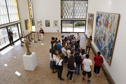 France, Alpes-Maritimes (06), Saint Paul de Vence, Fondation Maeght de l’architecte catalan Josep Lluis Sert, musée d'art contemporain, oeuvres de la collection permanente dont La Vie (1964) plus grand tableau au monde de Marc Chagall