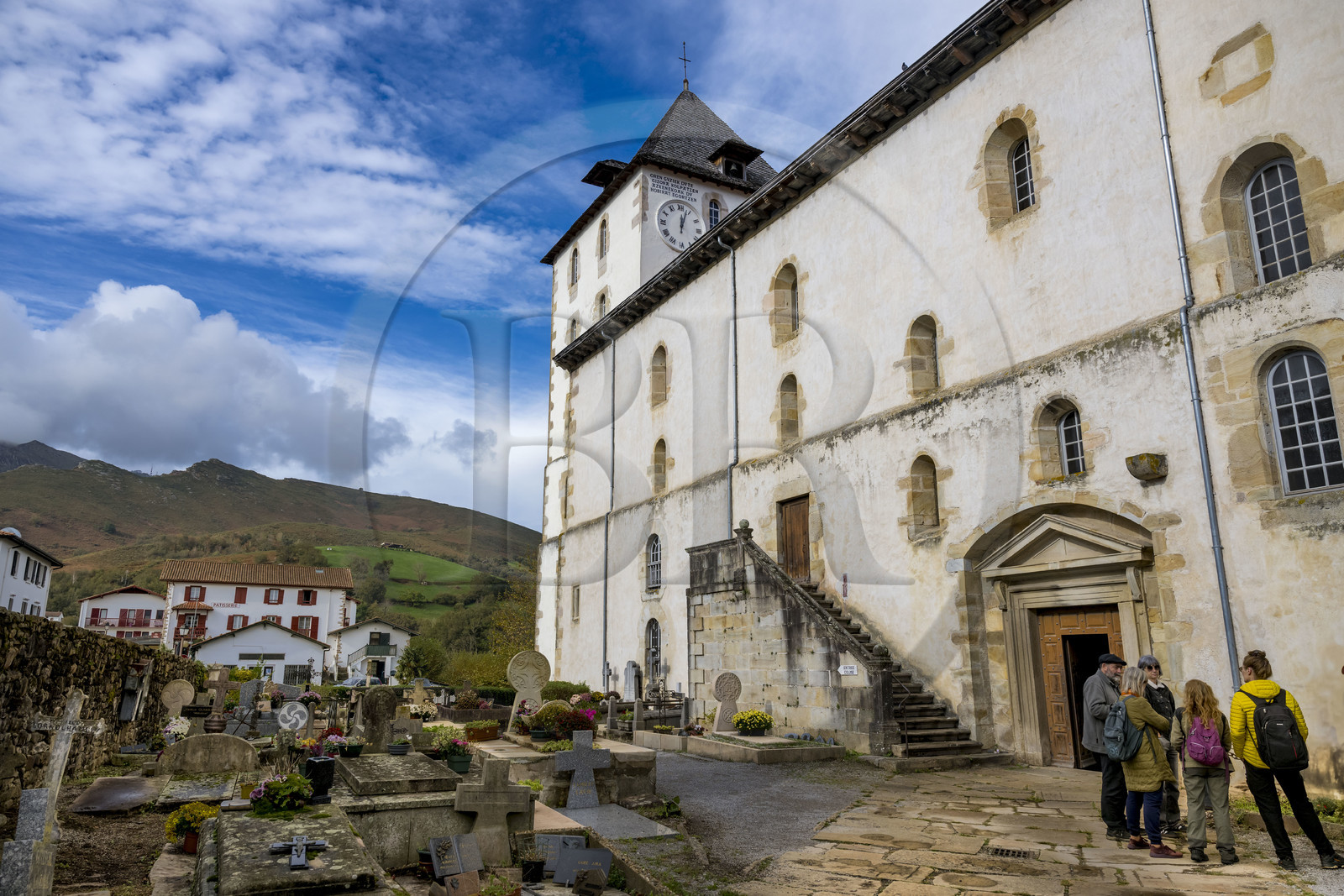 France, Pyrénées-Atlantiques (64), Pays-Basque, Sare, labellisé Les Plus Beaux Villages de France, église fortifiée Saint-Martin