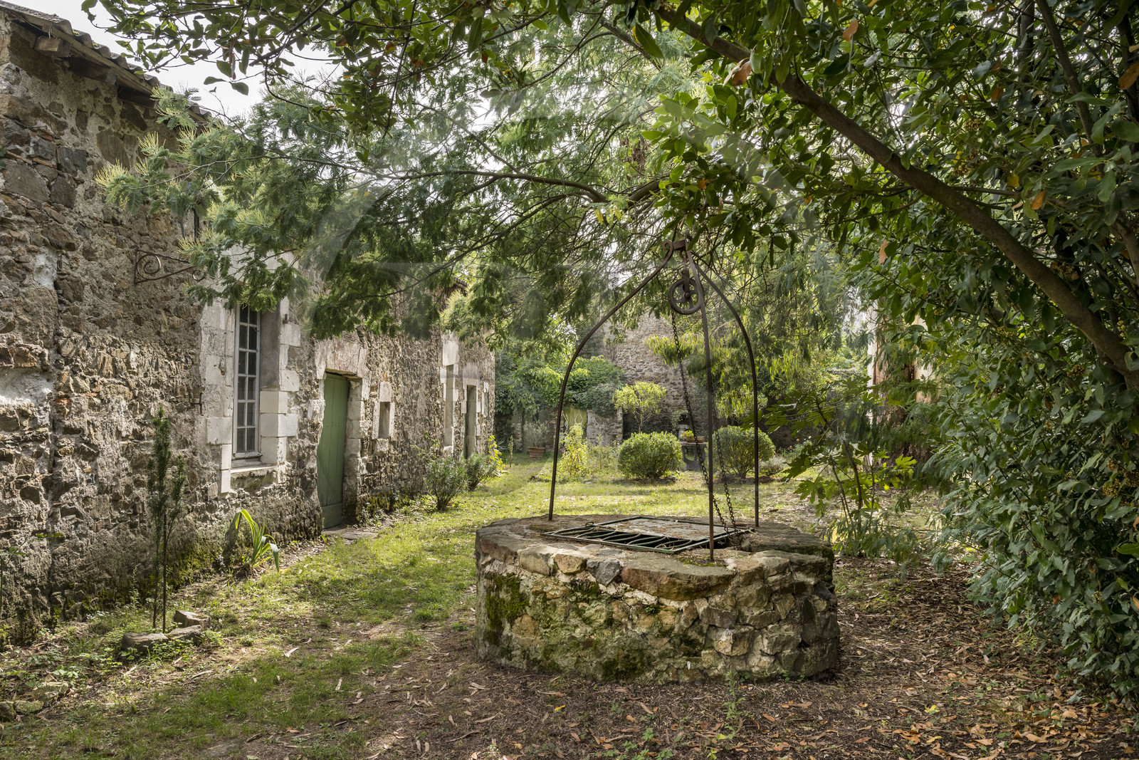 France, Loire Atlantique, Paimboeuf, courtyard of a house with its well in the main street
