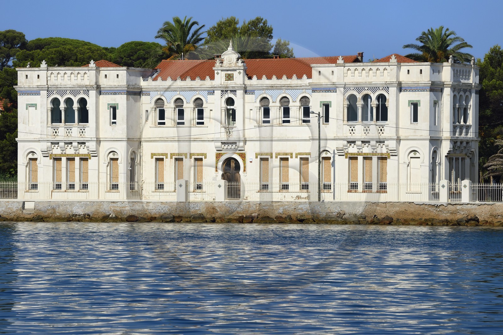 France, Var (83), la rade de Toulon, La Seyne-sur-Mer, quartier de Tamaris, l'institut Michel Pacha (ex institut de biologie marine de l'Université de Lyon) de style orientaliste