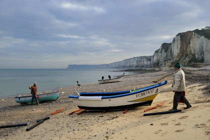 France, Seine-Maritime (76), Côte d'Albâtre, Yport, port d'echouage sur la plage, barques de pêche