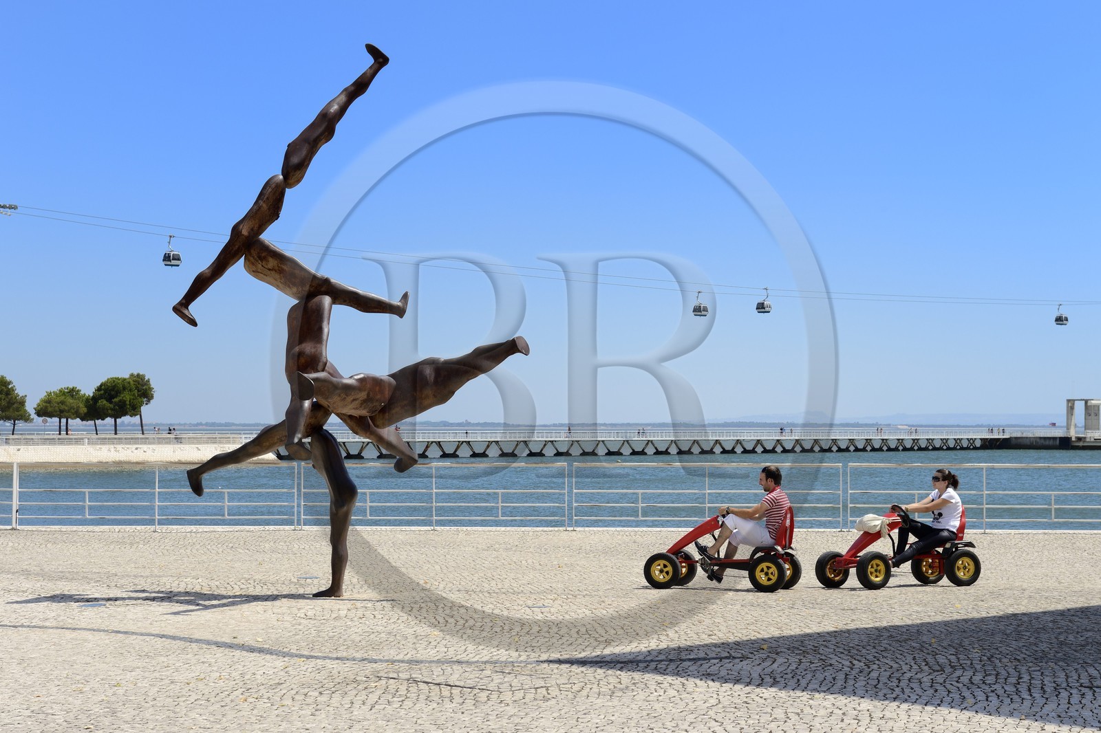 Portugal, Lisbon, Parque das Nações (Nations' Park) built for the Universal Expo 98 World Exhibition, pedal buggy and cable cars running along the Tagus