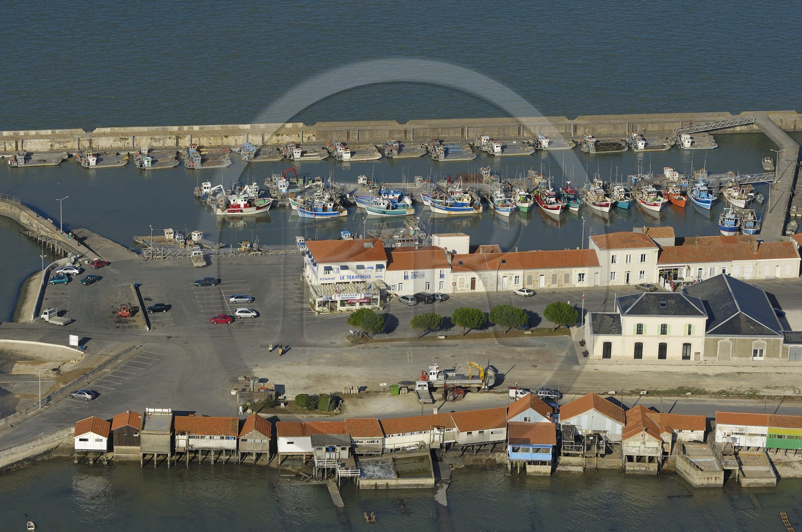 France, Charente-Maritime (17), bassin de Marennes-Oléron, Bourcefranc-le-Chapus, le port (vue aérienne)