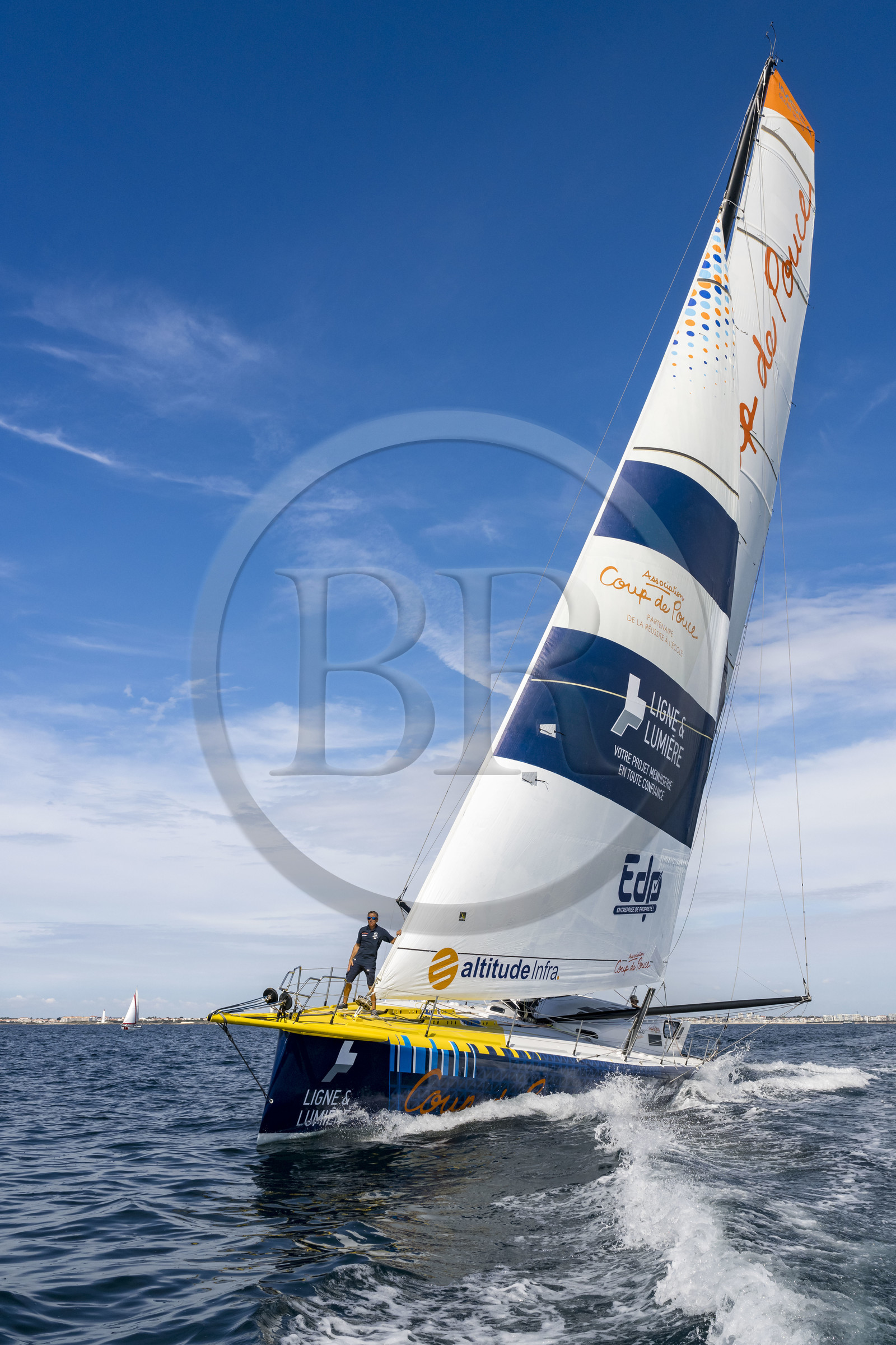 France, Vendée (85), Les-Sables-d'Olonne, le skipper Manuel Cousin en entrainement sur son voilier monocoque de 60 pieds IMOCA Coup de Pouce