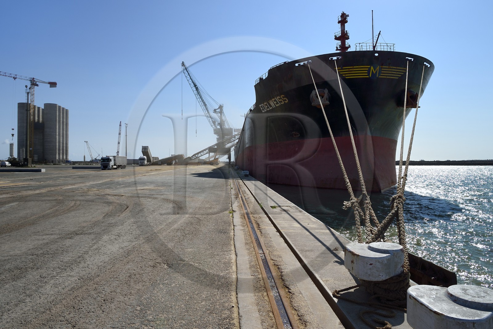 France, Charente-Maritime (17), La Rochelle, le Port Atlantique La Rochelle, chargement de céréales au port de commerce