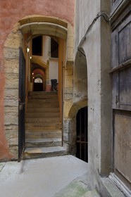 France, Rhone, Lyon, historical site listed as World Heritage by UNESCO, Vieux Lyon (Old Town), traboule (small passageway) connecting the 9 rue des Trois Maries to the 15 quai Romain Rolland