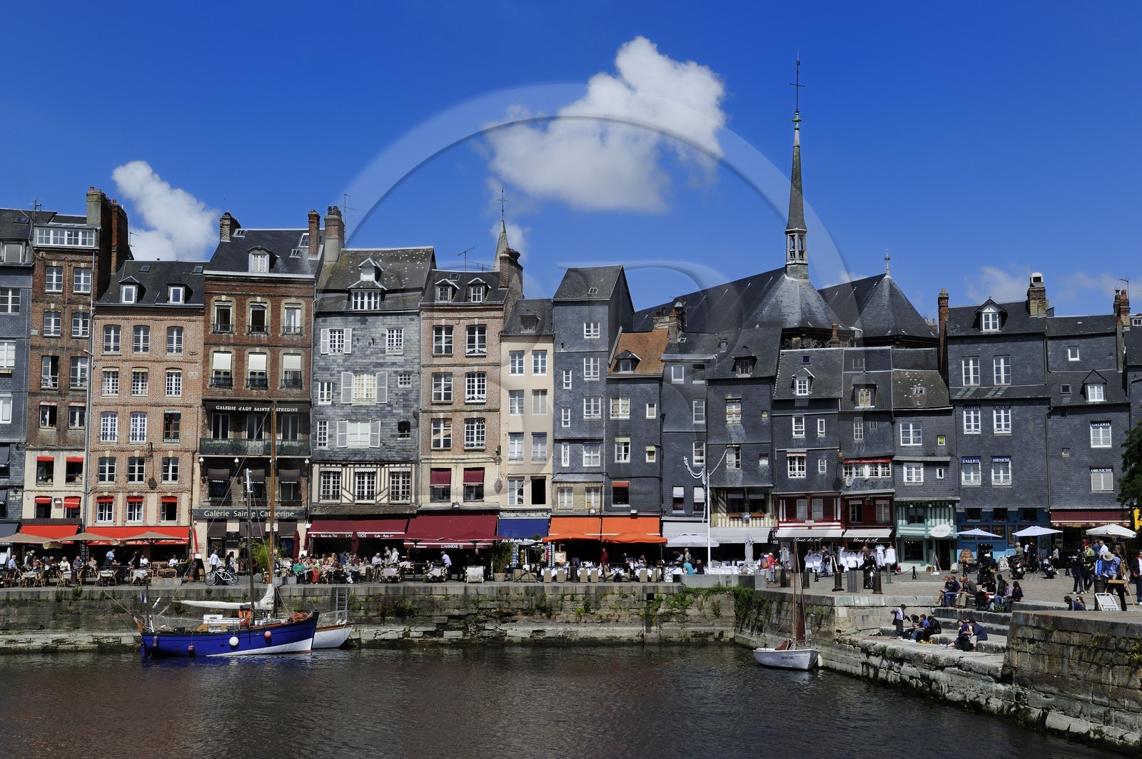 France, Calvados (14), Honfleur, le Vieux-Bassin,le quai Sainte-Catherine