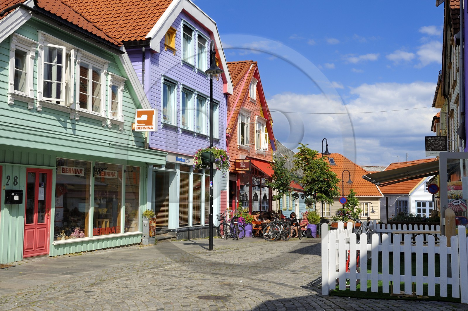 Norway, Rogaland County, Stavanger, colourful houses ans shops in Holmegate Street in downtown