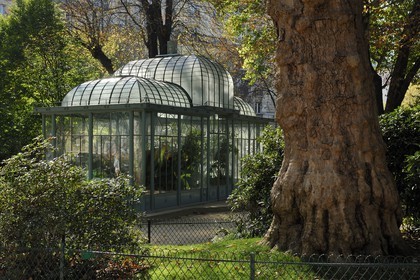 France, Paris (75), kiosque dans le Square Edouard Vaillant