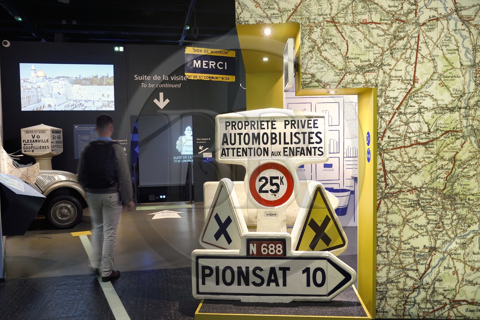 France, Puy-de-Dôme (63), Clermont-Ferrand, L'Aventure Michelin, musée retraçant toutes les activités du groupe Michelin, panneaux de signalisation qui ont jalonné toutes les routes de France et cartes géantes