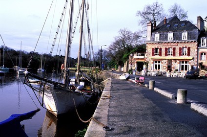 France, Finistère (29), Pont-Aven, petit port au bord de l' Aven