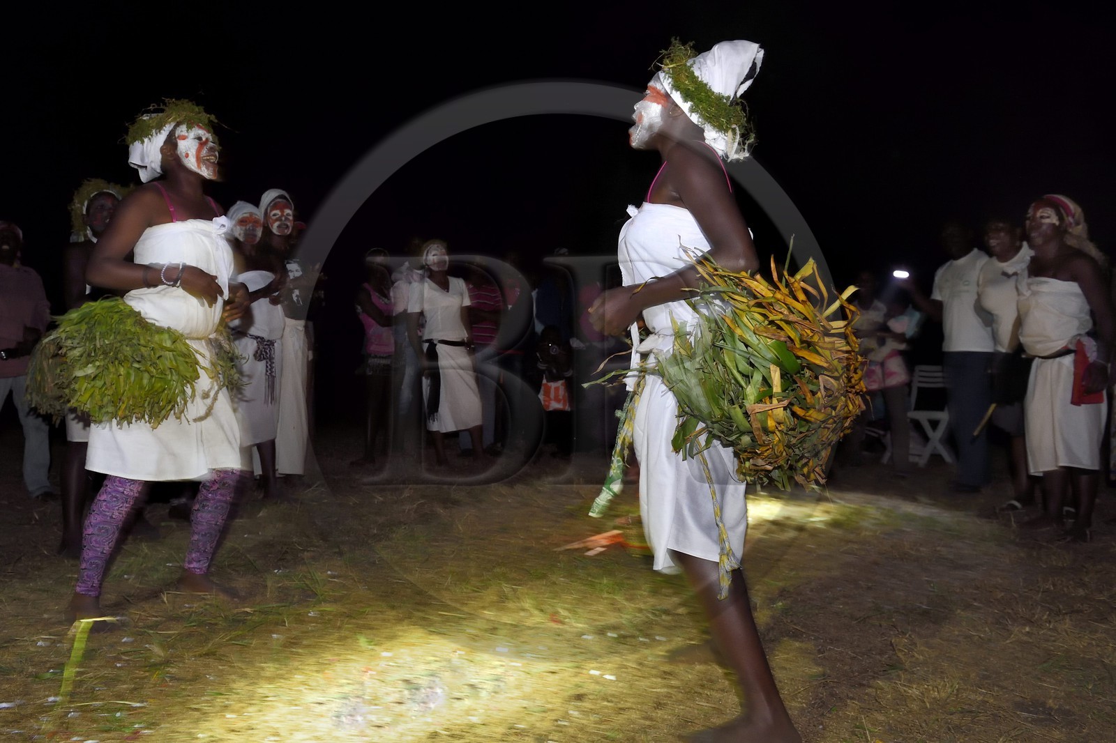 Gabon, province de Ogooué- Maritime, Omboué, région du Loango, danses traditionnelles Nkomi (Myènè)