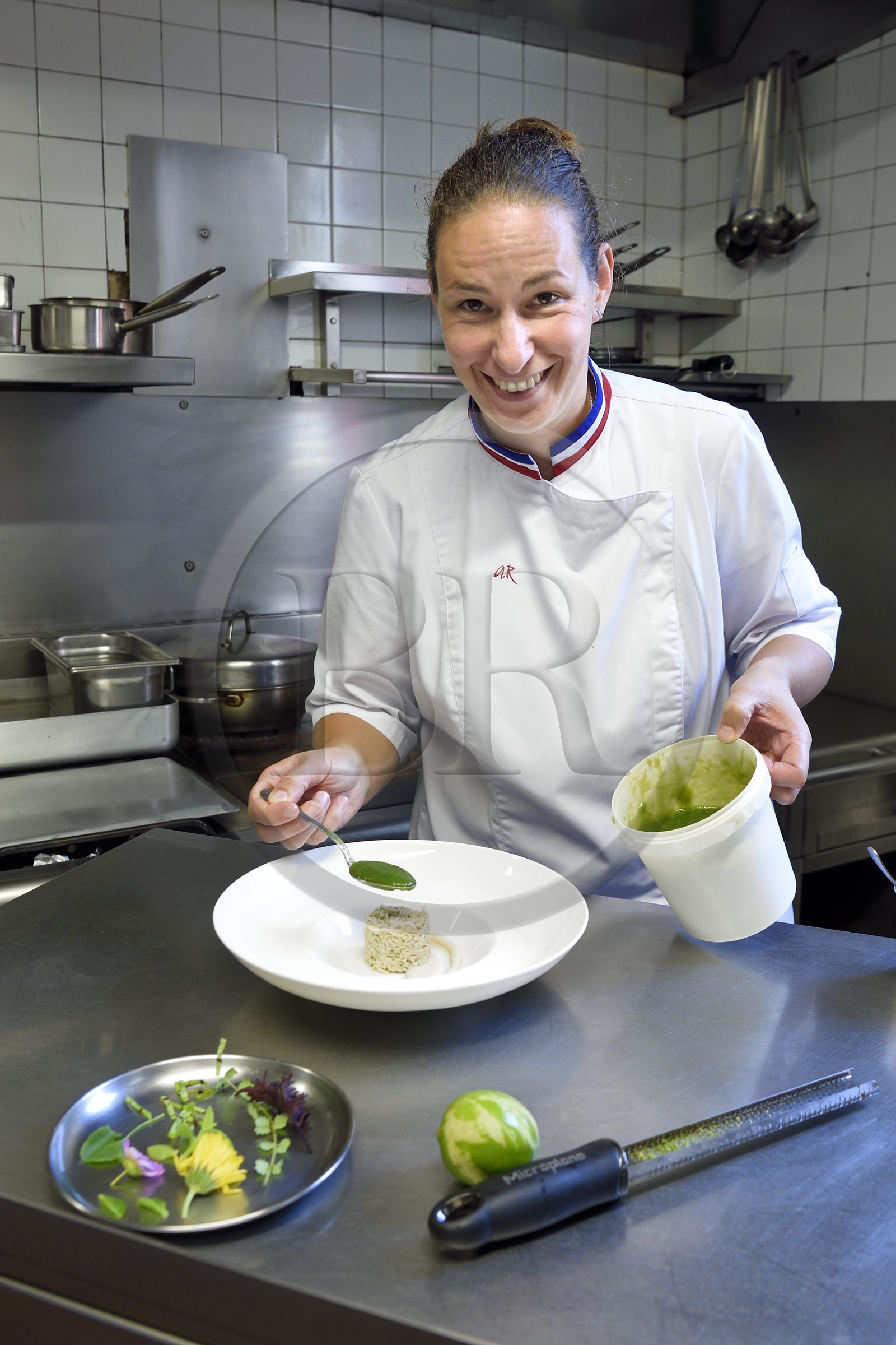 France, Pyrénées-Atlantiques (64), Pays-Basque, Biarritz, restaurant les Rosiers, la chef de cuisine et Meilleur Ouvrier de France Andrée Rosier