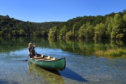 Var on the Left Bank and Alpes de Haute Provence on the Right Bank, Parc Naturel Regional du Verdon, Basses Gorges du Verdon downstream of Lake St. Croix, Gaetan Hémery de Canoe Verdon.
