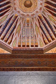 Maroc, Haut-Atlas, Marrakech, ville impériale, Médina classée Patrimoine Mondial de l'UNESCO, Palais de la Bahia, plafond en bois peint et stuc sculpté
