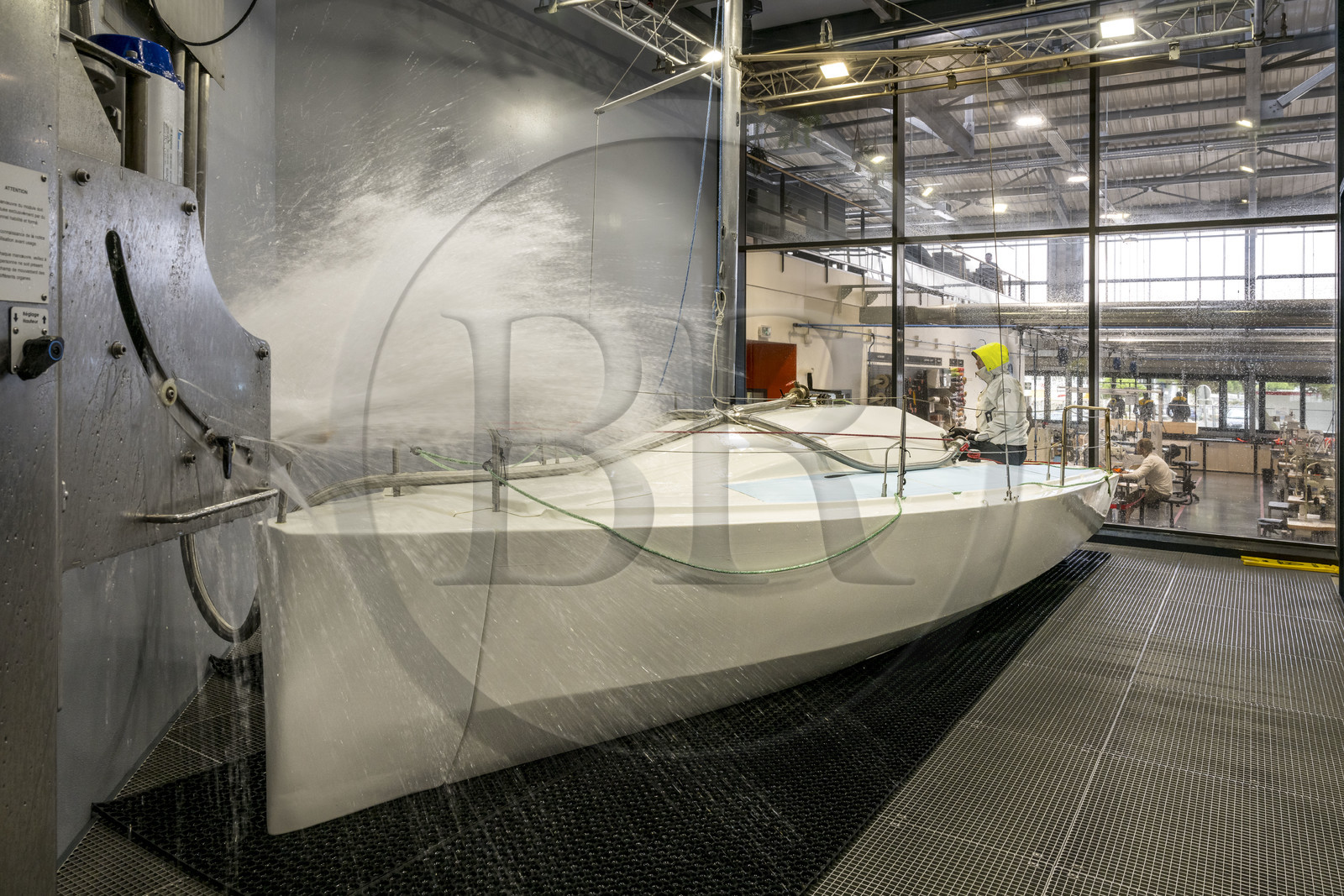 France, Charente-Maritime (17), La Rochelle, centre de co-conception Tribord Sailing Lab de la marque Decathlon, la Rain Room qui reproduit plusieurs types d'intempéries du petit crachin à la tempête tropicale pour réaliser de multiples tests en grandeur nature