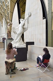 France, Paris, Orsay museum, Fine Arts students on a drawing assignment