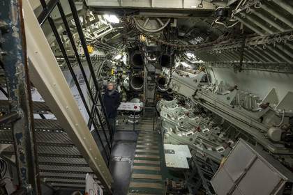 France, Loire-Atlantique (44), Saint-Nazaire, le sous-marin Espadon (S637), premier sous-marin de la Marine nationale française à plonger sous la banquise en 1964, abrité dans le bunker de l'Ecluse Fortifiée de l'ancienne base sous-marine allemande construite lors de la dernière guerre mondiale, les tubes lance-torpilles