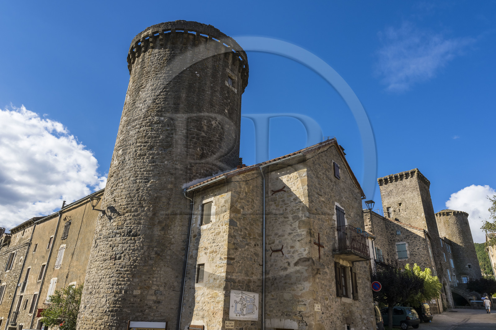 France, Aveyron (12), Causses et les Cévennes, paysage culturel de l'agro-pastoralisme méditerranéen, classés Patrimoine Mondial de l'UNESCO, Sainte-Eulalie-de-Cernon sur la route de Saint-Jacques-de-Compostelle
