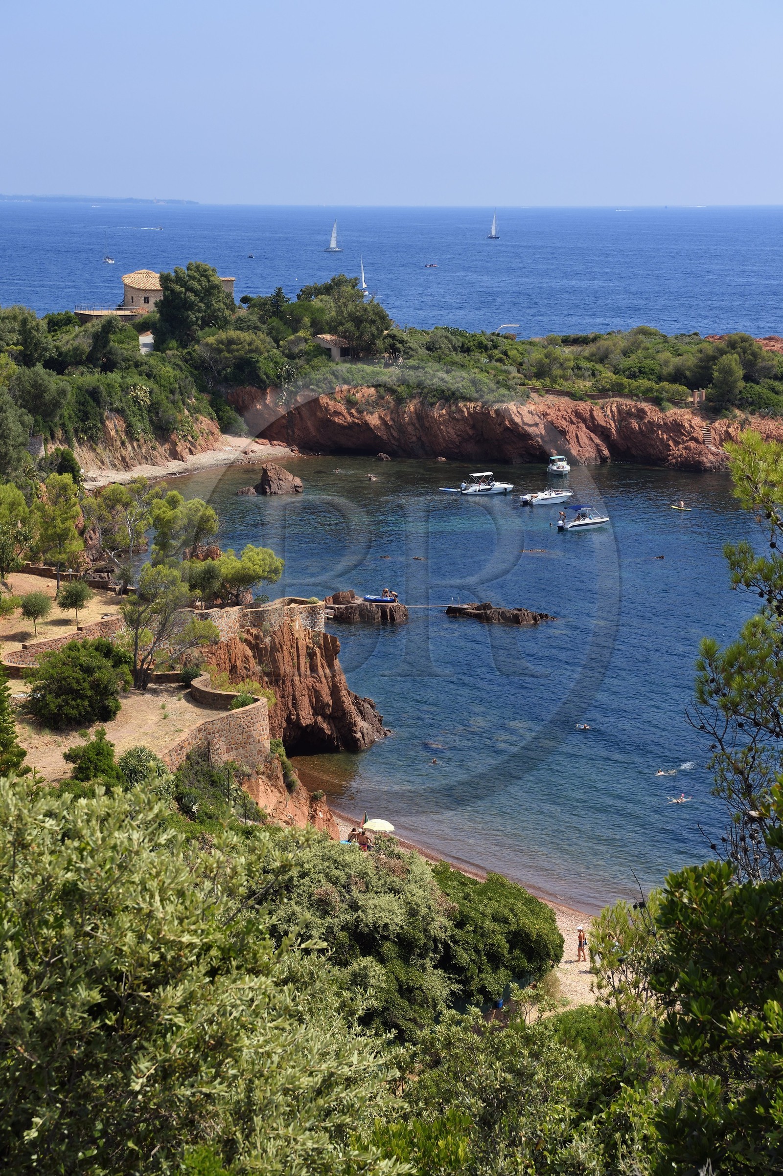 France, Var (83), Agay commune de Saint-Raphaël, massif de l'Estérel, calanque de la Pointe du Cap Roux