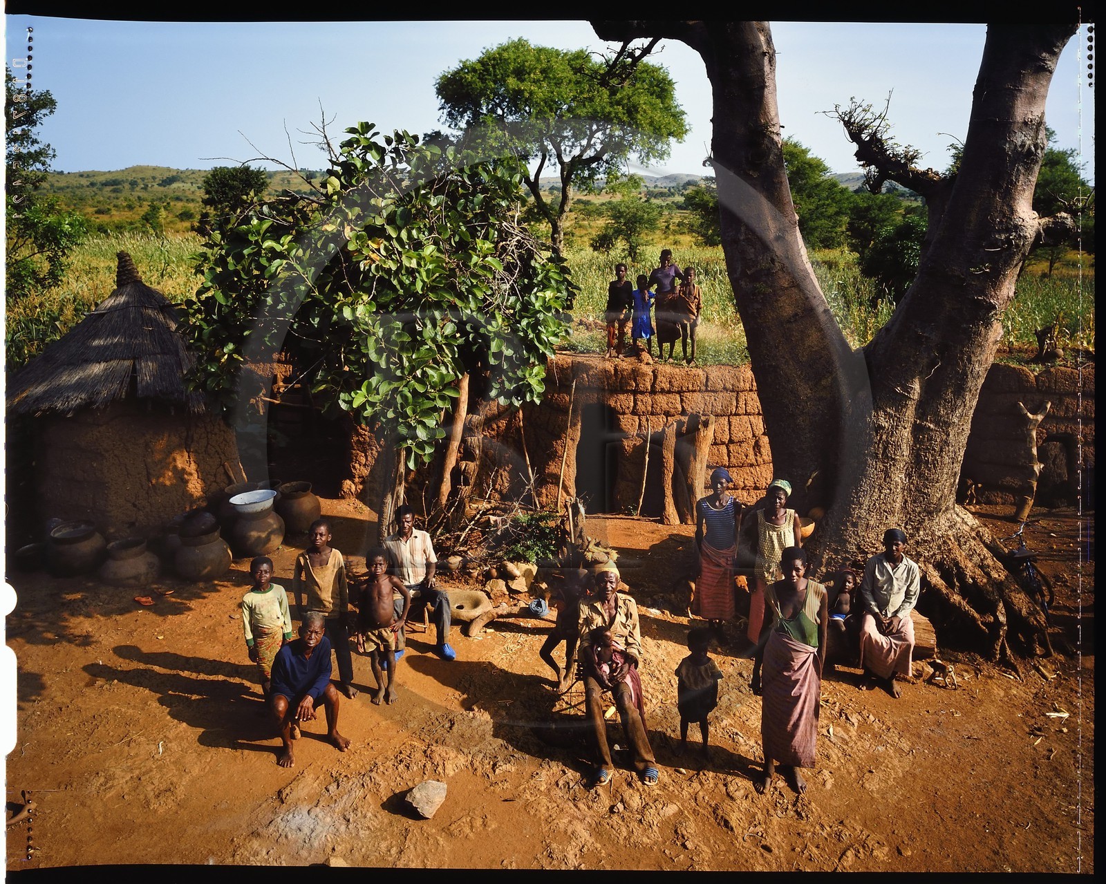Burkina Faso, Poni province, Lobi land, Loropéni, Peasant in his farm yard posing with his family